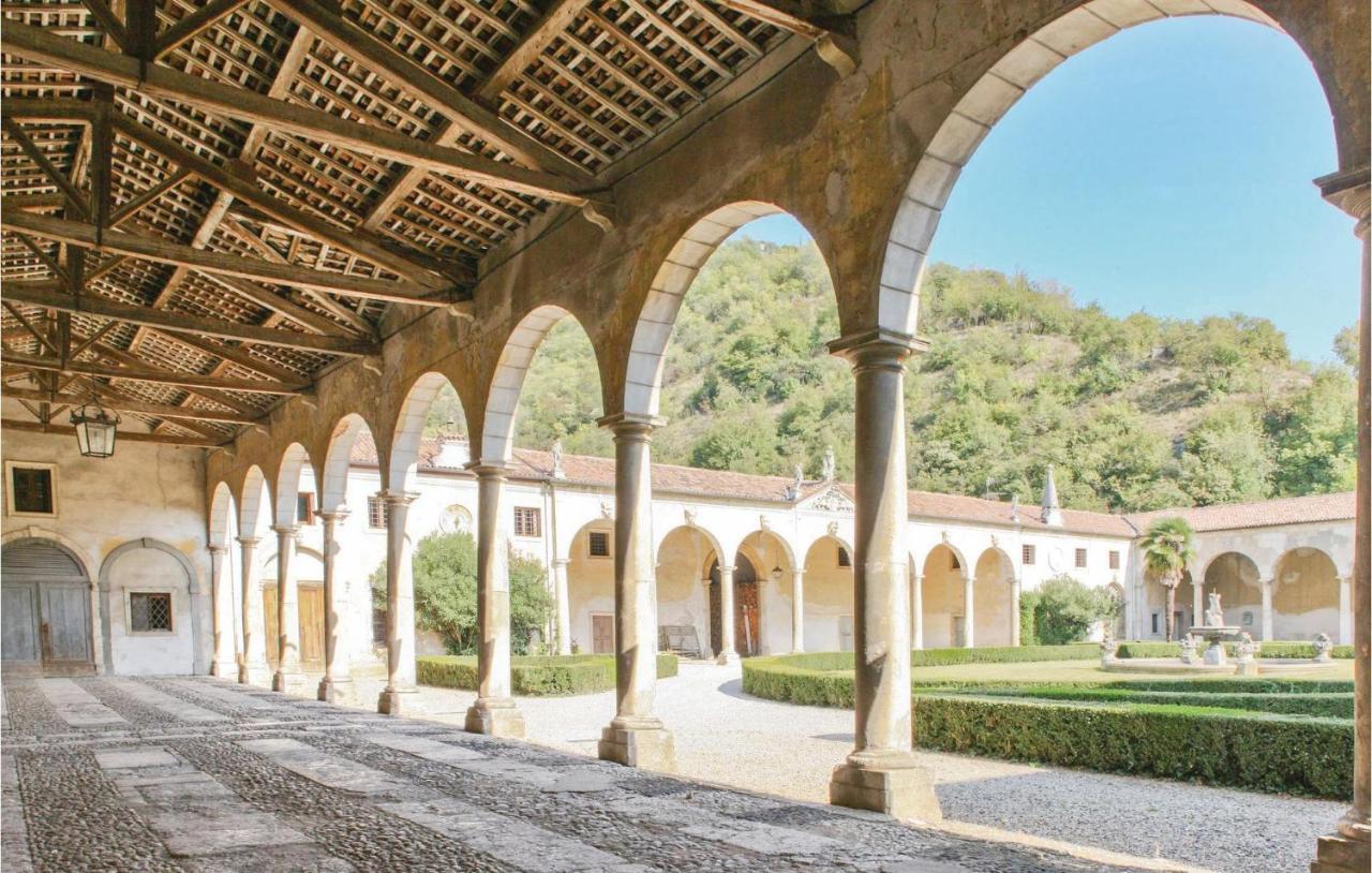 شقة Castelgomberto  في La Peschiera المظهر الخارجي الصورة